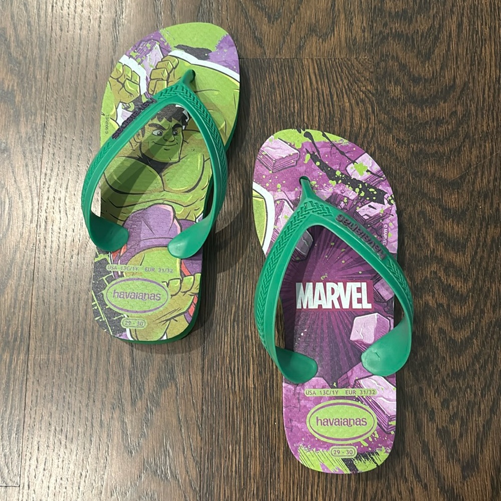 Boys Havaianas Hulk flop flop sandals EUC
